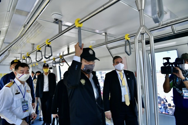 โมโนเรล 'สายสีชมพู-เหลือง' ขบวนแรกถึงไทยแล้ว เปิดบริการปี 65