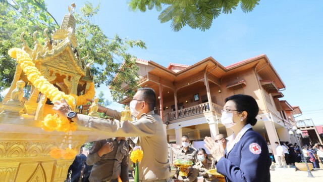 พ่อเมืองปทุมธานีคนใหม่ ชวนทอดผ้าป่า ตั้งกองทุนเพื่อเด็กยากจน