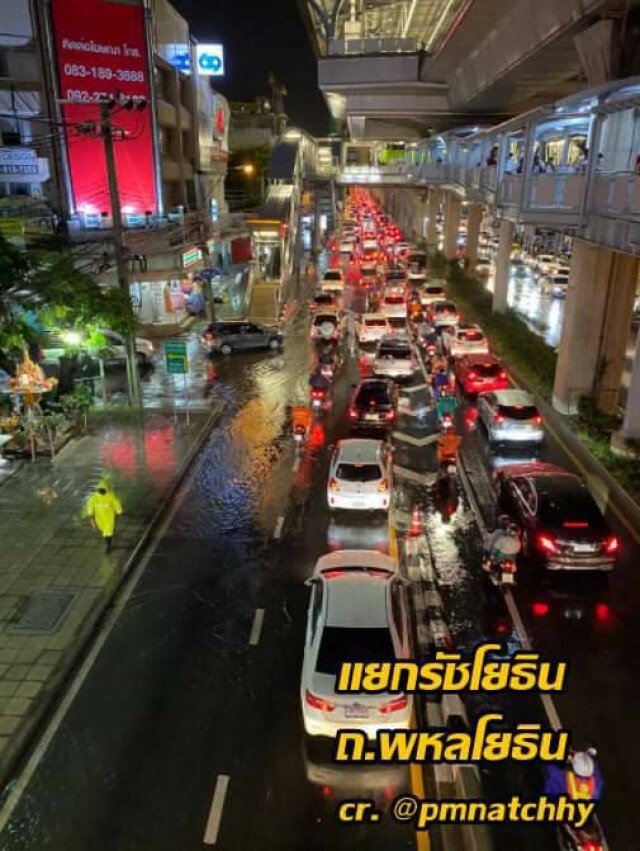 เมืองกรุงอ่วมหนัก ฝนตก รถติด ศุกร์ต้นเดือนตุลา
