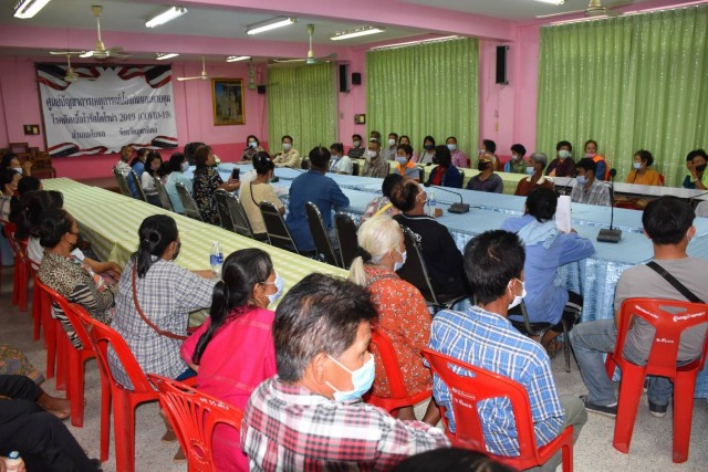 ชาวบ้านนับร้อยตบเท้า-ทวงถาม ปลด "ผู้ใหญ่บ้าน"