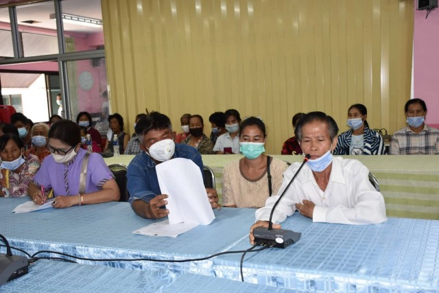 ชาวบ้านนับร้อยตบเท้า-ทวงถาม ปลด "ผู้ใหญ่บ้าน"