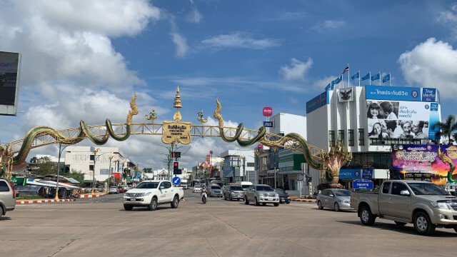 นักท่องเที่ยวจับจองพื้นที่รอชมบั้งไฟพญานาค