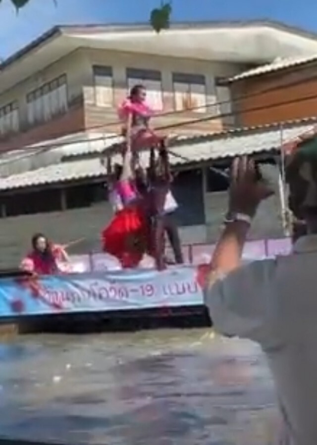 แดนซ์เซอร์โชว์สเต็ปบนเรือ ต่อตัวขึ้นยอด ครบเหมือนเรียนมา ดูจบมีพีค