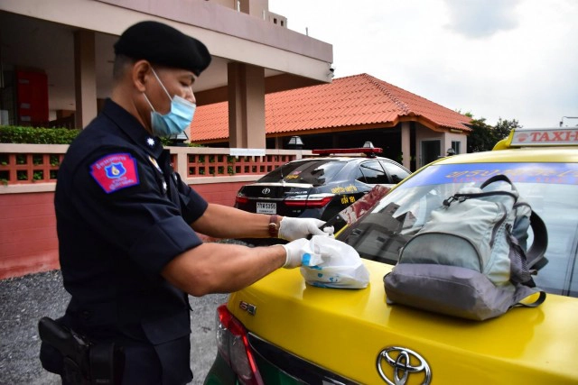 เครียดตกงาน.! มีดแทงคอแท็กซี่