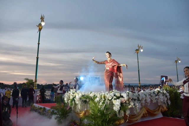 นางรำนับพันรำบวงสรวงบูชาพญานาค