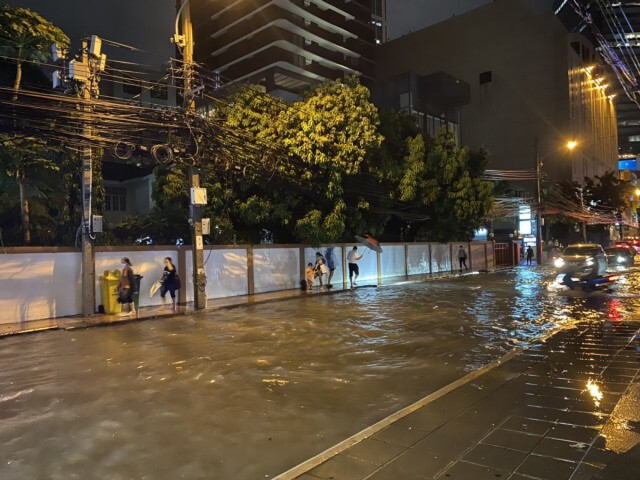 เมืองกรุงอ่วมหนัก ฝนตก รถติด ศุกร์ต้นเดือนตุลา
