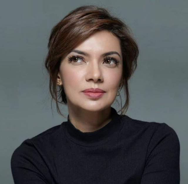 พิธีกรดังของอินโดนีเซียสัมภาษณ์เก้าอี้ที่ว่างเปล่า