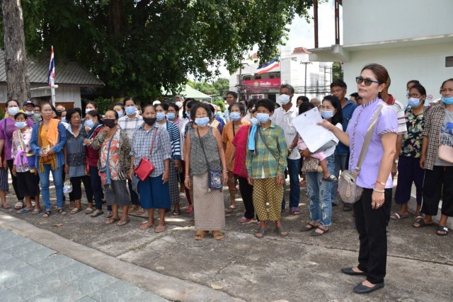 ชาวบ้านนับร้อยตบเท้า-ทวงถาม ปลด "ผู้ใหญ่บ้าน"