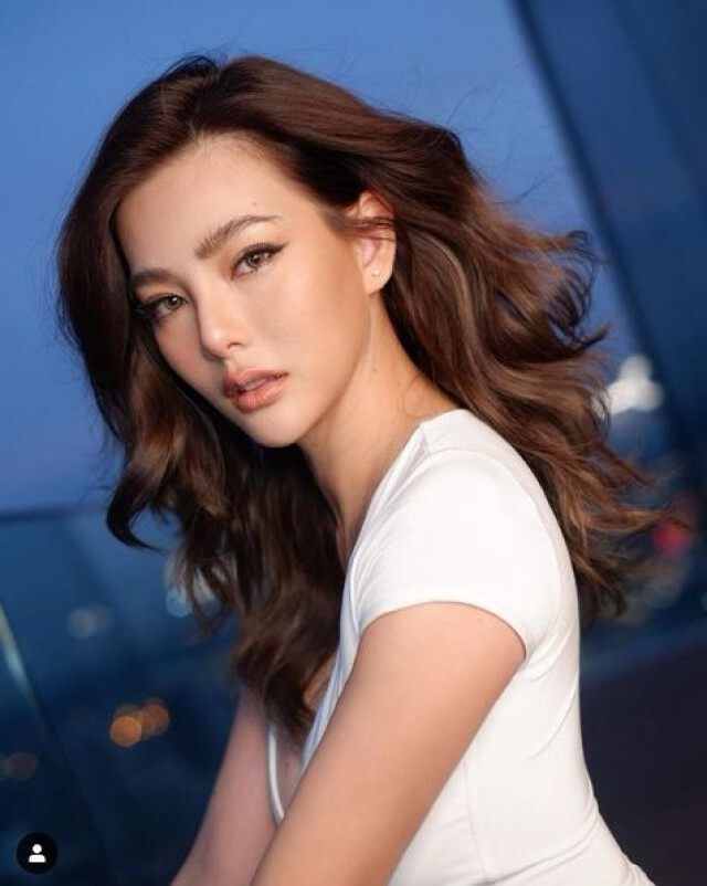 'ดิว อริสรา' ลงทุนอวดหุ่นแซ่บ แค่กลีบดอกไม้ปิด