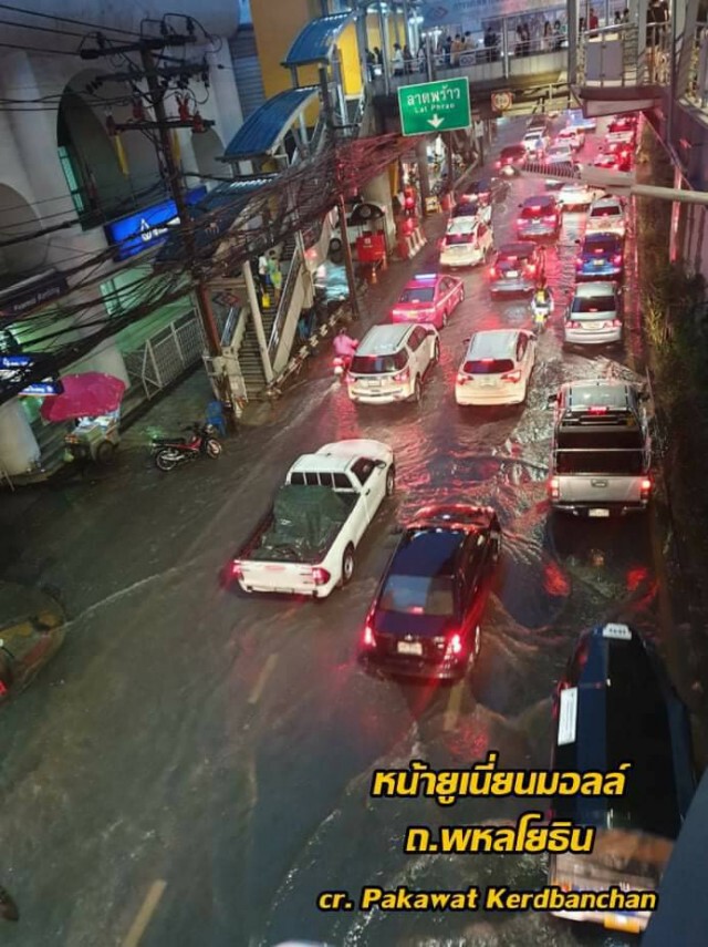 เมืองกรุงอ่วมหนัก ฝนตก รถติด ศุกร์ต้นเดือนตุลา