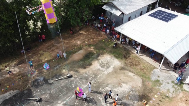 ชาวบ้านโคราชแข่งขันตะไลและโคมลอยลอดห่วง ชิงเงินรางวัล