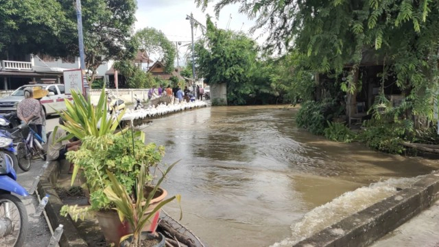 น้ำล้นอ่างเก็บน้ำแม่มานทะลักท่วมพื้นที่อ.สูงเม่น