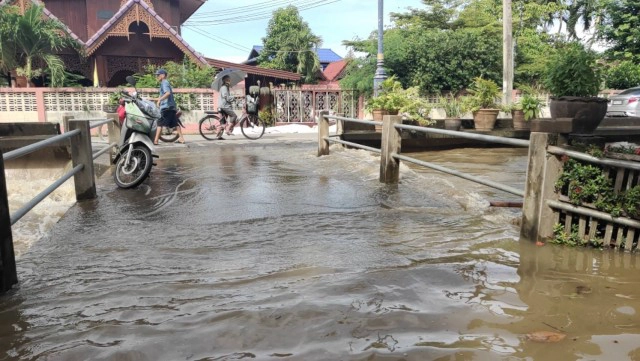 น้ำล้นอ่างเก็บน้ำแม่มานทะลักท่วมพื้นที่อ.สูงเม่น