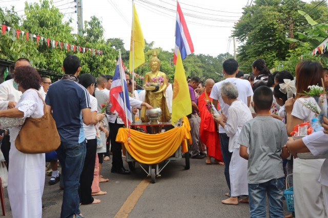 ชาวพะเยาครึ่งพันพร้อมใจ-ตักบาตรเทโวโรหณะ