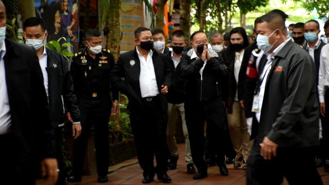 รองนายกรัฐมนตรีทอดกฐินวัดดังกรุงเก่า