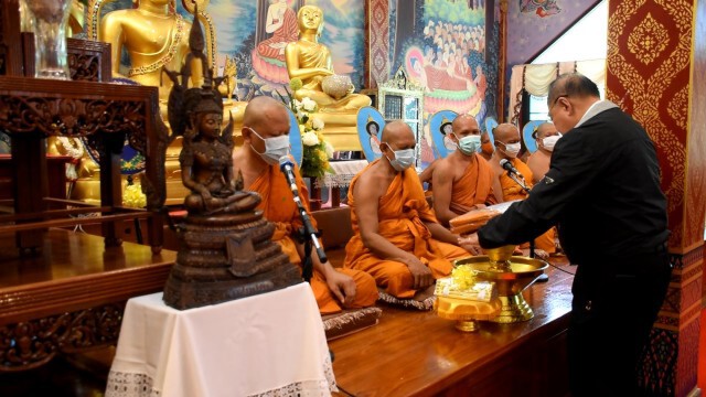 รองนายกรัฐมนตรีทอดกฐินวัดดังกรุงเก่า