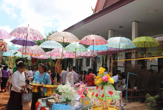 ศรัทธาแน่นวัดบุญกฐินบริจาคซื้อที่ดินถวายวัด
