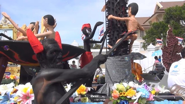 สีสันประเพณีลากพระ จ.สงขลา ยก "นรก" มาไว้บนเรือ เตือนสติทำดี