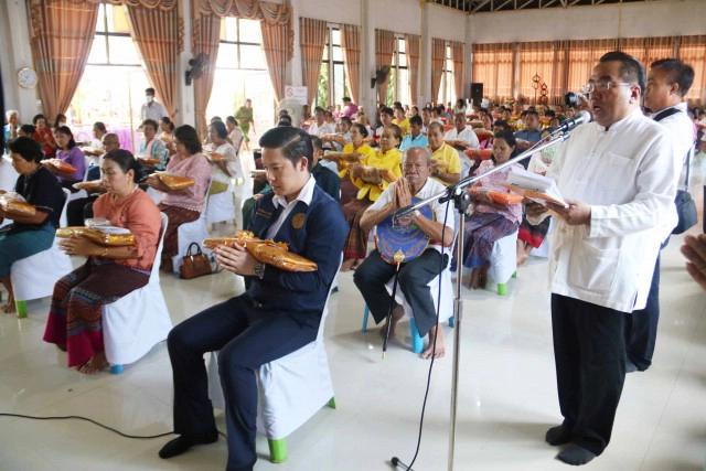 ศรัทธาแน่นวัดบุญกฐินบริจาคซื้อที่ดินถวายวัด