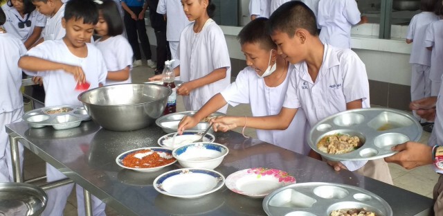 ครูขายช้อนโรงเรียนเขาคันทรง ขอโทษแล้ว