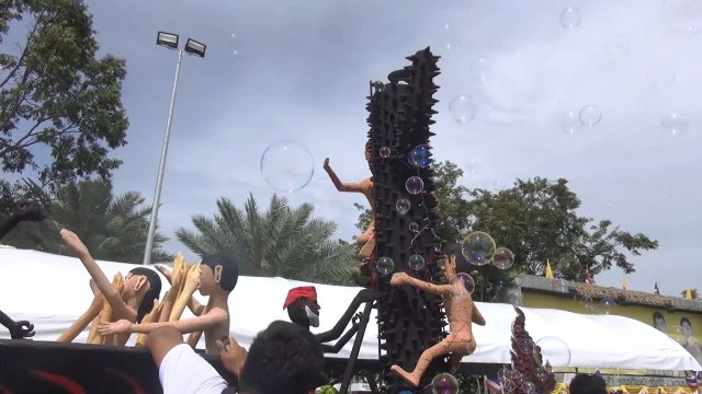 สีสันประเพณีลากพระ จ.สงขลา ยก "นรก" มาไว้บนเรือ เตือนสติทำดี