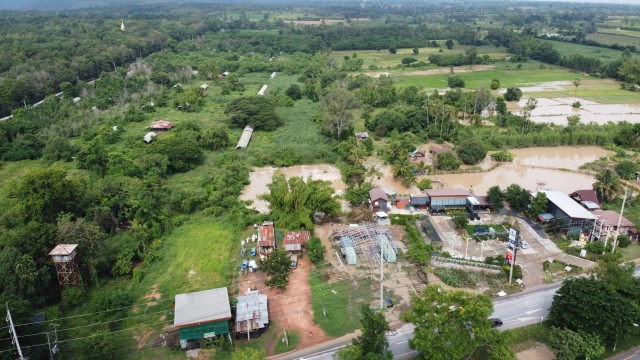 น้ำท่วมโคราชยังน่าห่วง มวลน้ำหลากท่วมถนน ส่วนบ้านปอแดงน้ำลดแล้ว