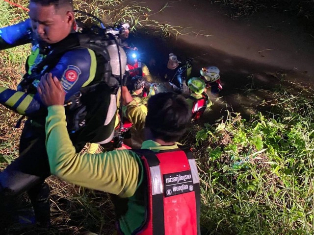 สลดสองพี่น้องลงข่ายหาปลา-พี่หมดแรงจมน้ำดับ