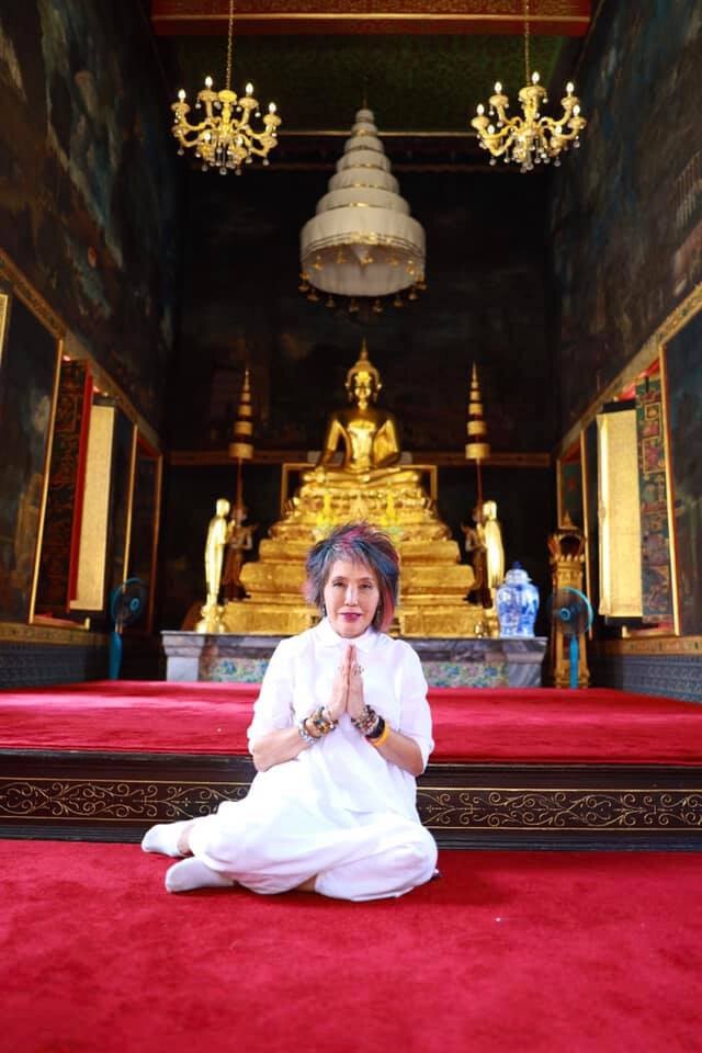 "หมอพรทิพย์" เดือดเจอหนุ่มทุบรถ ห้ามจอดถนนคนเดินเชียงใหม่ กั๊กที่ไว้ให้วีไอพี