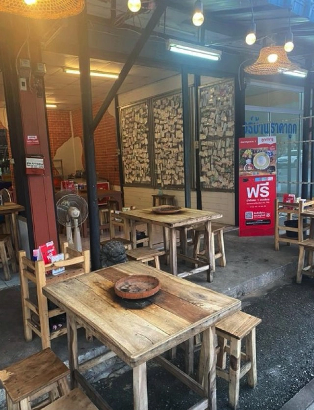 ชาวเน็ตแห่แชร์คลิป หนุ่มไปกินหมูกระทะ สร้างวีรกรรมสุดฮากับน้องหมาตัวนี้