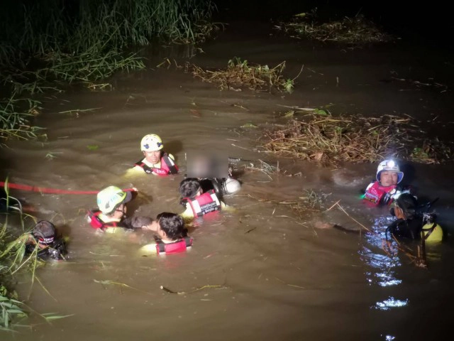 สลดสองพี่น้องลงข่ายหาปลา-พี่หมดแรงจมน้ำดับ