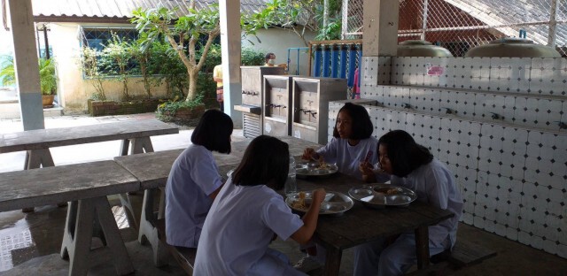 ครูขายช้อนโรงเรียนเขาคันทรง ขอโทษแล้ว