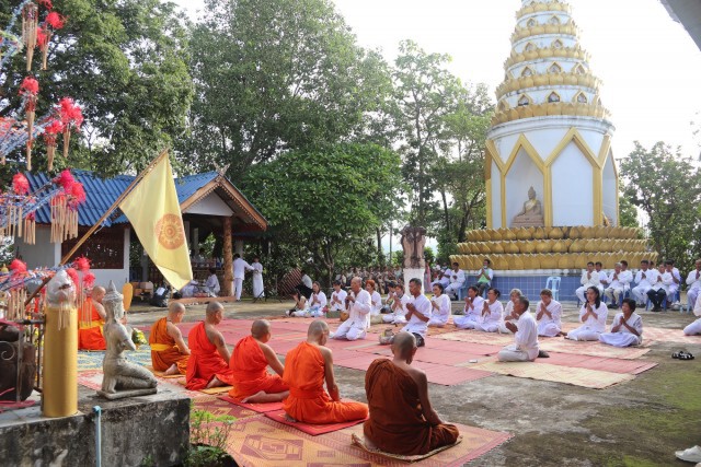 อัศจรรย์!ห่มผ้าพระธาตุม่อนหินขาว