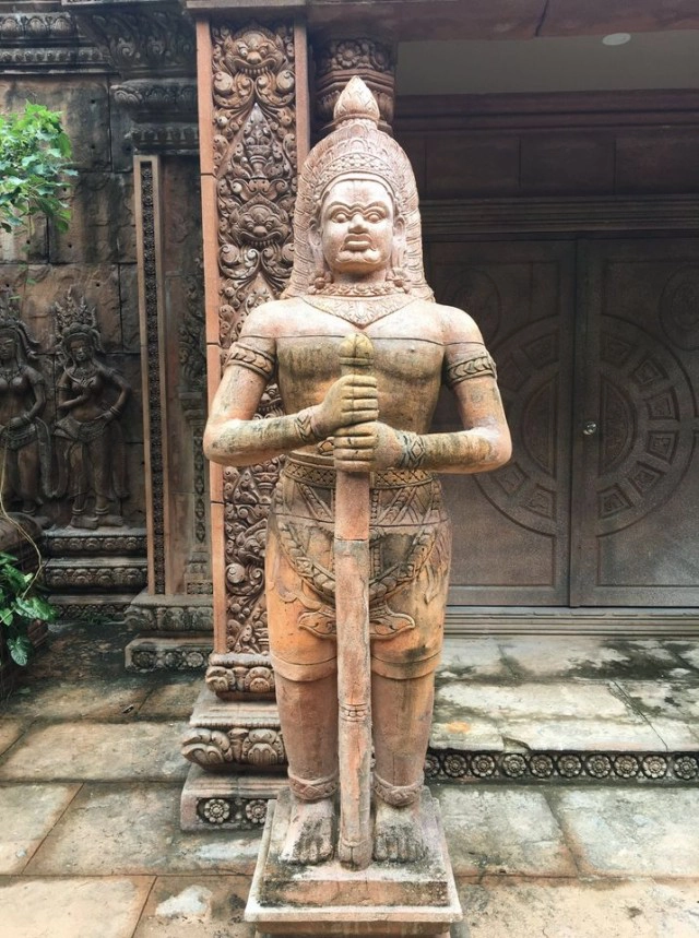 ชาวเน็ตกัมพูชาจวกโรงแรมในไทยสร้างเลียนแบบนครวัด ชี้เป็นการ "ขโมยวัฒนธรรม"