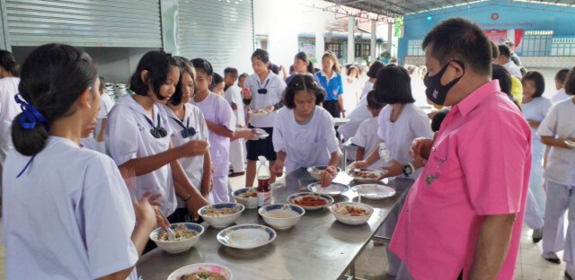 ครูขายช้อนโรงเรียนเขาคันทรง ขอโทษแล้ว