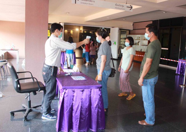 ท่องเที่ยวพิพิธภัณฑ์สิรินธรช่วงเทศกาลออกพรรษาคึกคัก
