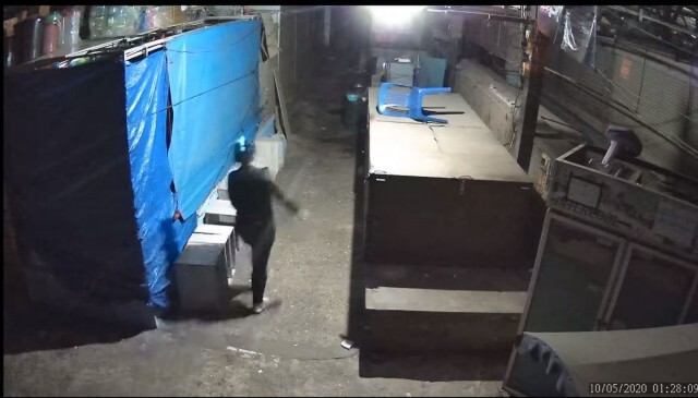 เจ้าของร้านสุดทนโพสต์คลิปสาวแอบถ่ายทุกข์กลางตลาด