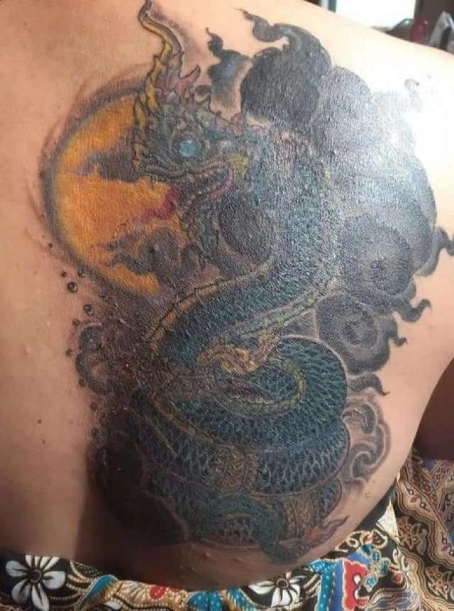 งูเขียวหัวโม่ง ส่อดราม่าซ้ำ รอยสักพญานาค เจ็บแต่ไม่จบ คิดว่าดีสุดท้ายสงสารคนสักเลย