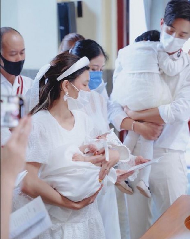 "กุ๊บกิ๊บ" พา "น้องเป่าเป้ย์" ทำพิธีเข้าศาสนาคริสต์