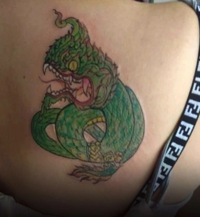 งูเขียวหัวโม่ง ส่อดราม่าซ้ำ รอยสักพญานาค เจ็บแต่ไม่จบ คิดว่าดีสุดท้ายสงสารคนสักเลย