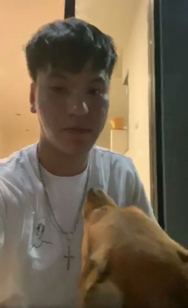 ล่าสุด หนุ่มเมาหนักอุ้มหมาร้านหมูกระทะกลับบ้าน รับผิดชอบสิ่งที่ตนเองทำแล้ว