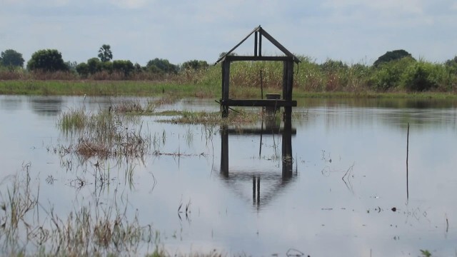 "ชาวบ้านรังนก"ปิดประตูน้ำกักเก็บน้ำ