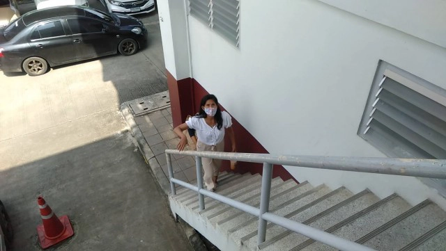 ครูกิ๊ฟ-ครูมิ้วเข้ามอบตัวตำรวจ ปัดคุยกับสื่อ