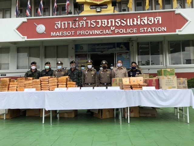 ตร.แม่สอดขยายผล-จับกัญชาอัดแท่ง12ล้าน