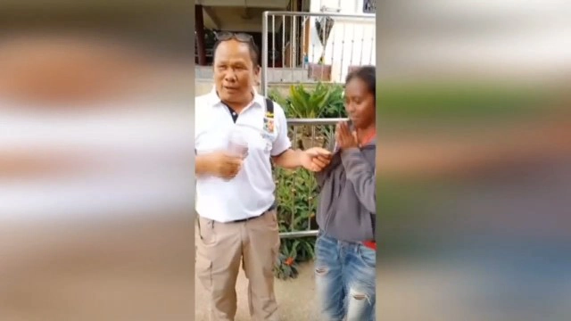 กำนันเมืองคอนแจกเงินชาวบ้าน ช่วยโควิด