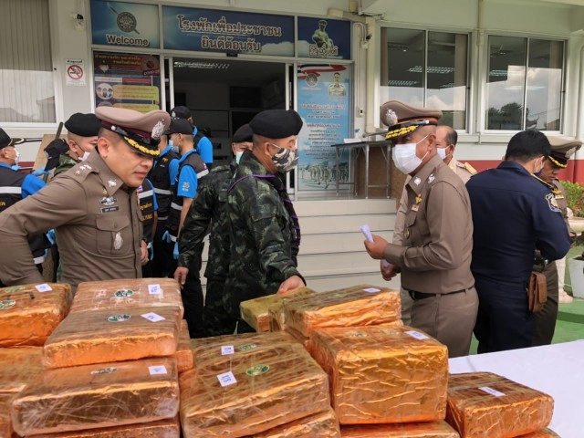 ตร.แม่สอดขยายผล-จับกัญชาอัดแท่ง12ล้าน