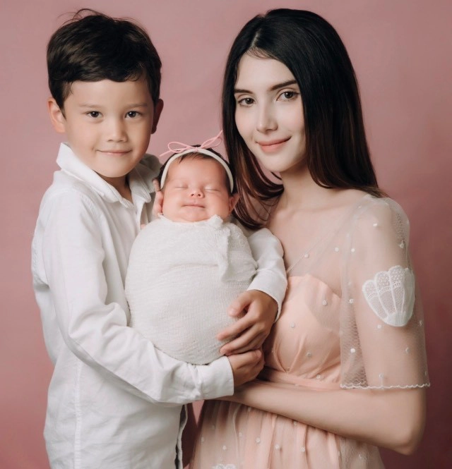 คุ้ยแฟ้มลับประวัติรัก "ซาร่า คาซิงกินี" คุณแม่ลูกสอง