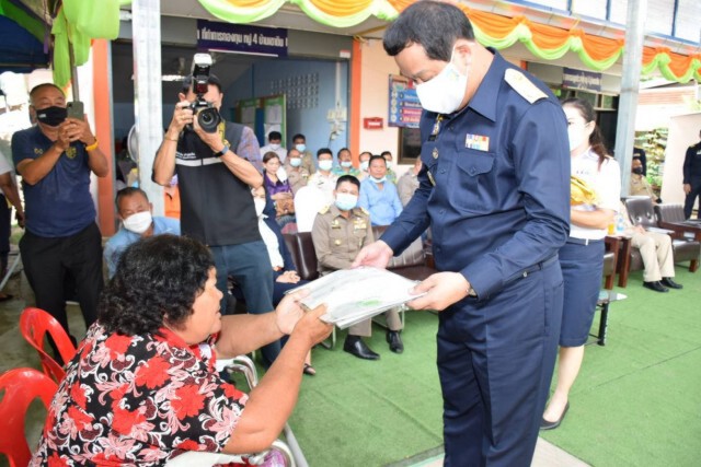 ธนารักษ์ลงพื้นที่ท่าตะโกแจกสัญญาเช่าที่ดินราชพัสดุ