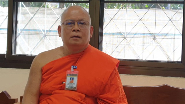 อนุมัติใบลาออก-ครูตีสามเณร