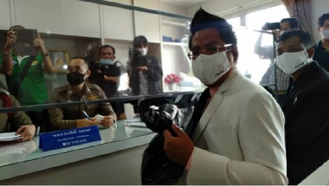 "นายรณณรงค์" ถือถุงดำขึ้นโรงพักหวังมาหยอกล้อเล่นกับคุณครู