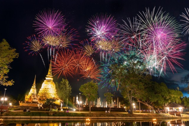 ททท.ชวนนักท่องเที่ยวสัมผัส "ลอยกระทง เผาเทียน  เล่นไฟ "